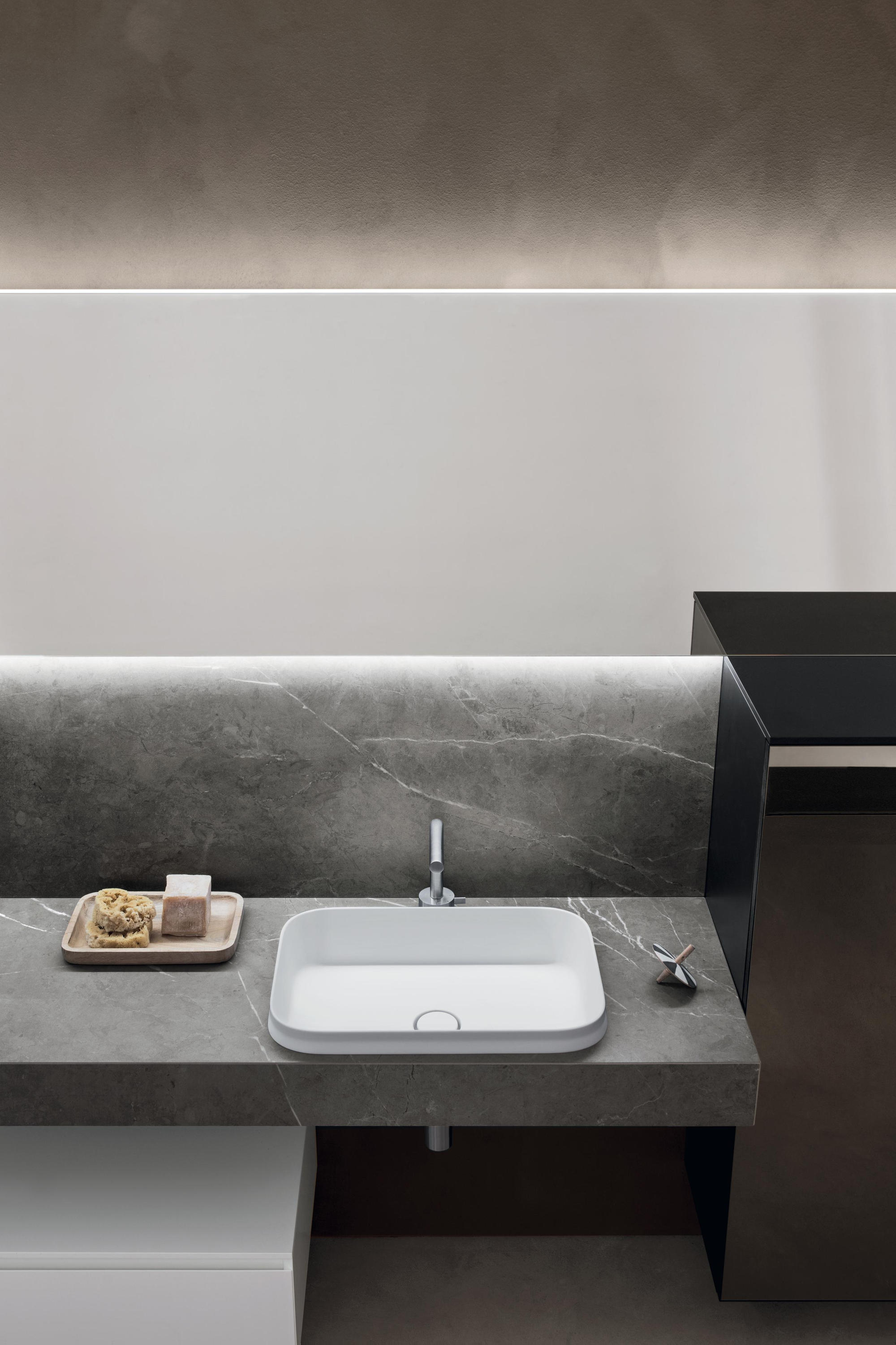Pietra Grey · Natural, Lavabo ploča i zidna obloga u istom materijalu